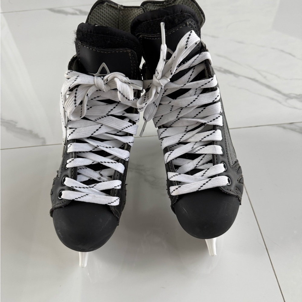 Unisex kids  Black and White Ice Skates